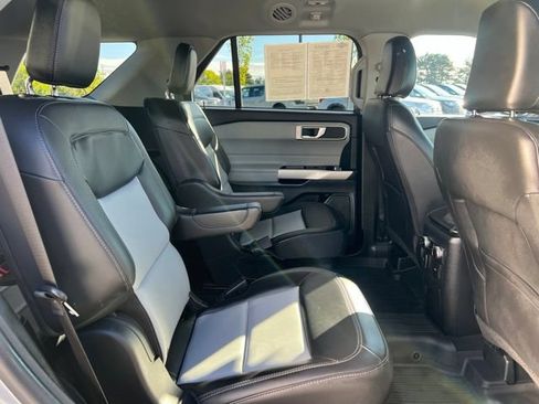 Used 2024 Ford Explorer XLT w/ Equipment Group 202A AWD/4WD image 15