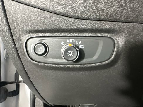 Used 2024 Chevrolet Equinox LT FWD image 20