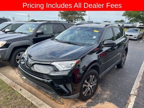 Used 2018 Toyota RAV4 LE FWD image 10