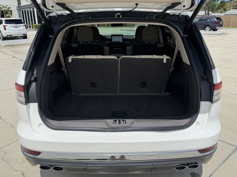 Used 2022 Lincoln Aviator Reserve w/ Equipment Group 201A AWD/4WD image 11
