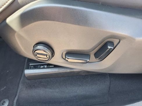Certified 2025 Volvo XC90 B6 Plus AWD/4WD image 16