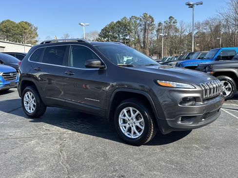 Used 2015 Jeep Cherokee Latitude w/ Comfort/Convenience Group image 2