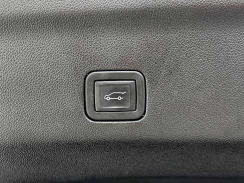 Used 2024 GMC Yukon XL AT4 w/ Technology Package AWD/4WD image 8