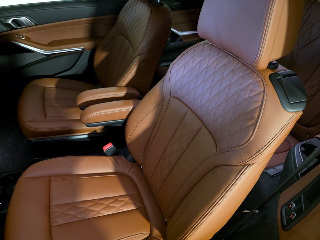 New 2026 BMW ALPINA XB7 AWD/4WD image 14