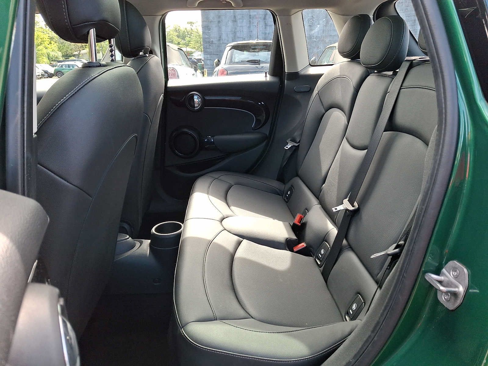 Used 2024 MINI Cooper 4-Door Hardtop FWD image 9