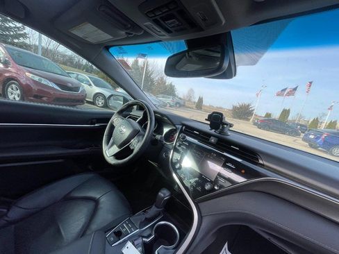 Used 2020 Toyota Camry XSE FWD image 5