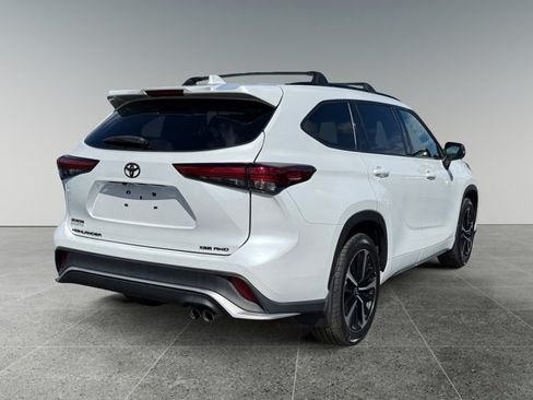 Used 2022 Toyota Highlander XSE AWD/4WD image 5