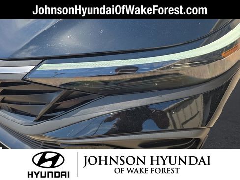 Certified 2025 Hyundai Elantra Sport image 38