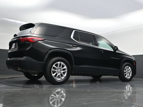Used 2023 Chevrolet Traverse LS FWD image 41