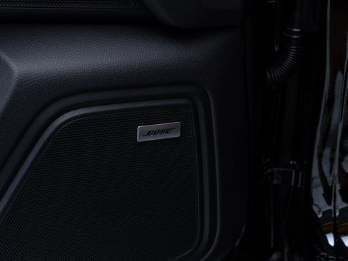 Certified 2025 Porsche Macan AWD/4WD image 20