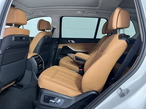 Used 2025 BMW X7 xDrive40i image 19