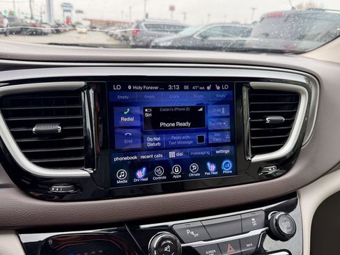 Used 2017 Chrysler Pacifica Touring-L FWD image 34
