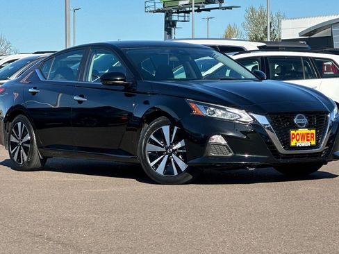 Used 2021 Nissan Altima 2.5 SV w/ SV Premium Package image 2