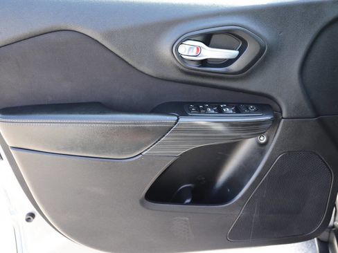 Used 2016 Jeep Cherokee Latitude w/ Comfort & Sound Group image 12