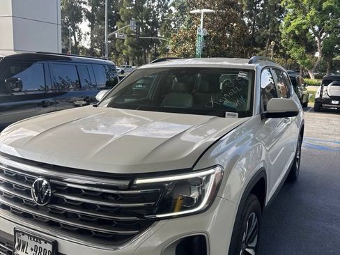 Used 2026 Volkswagen Atlas SE FWD image 1