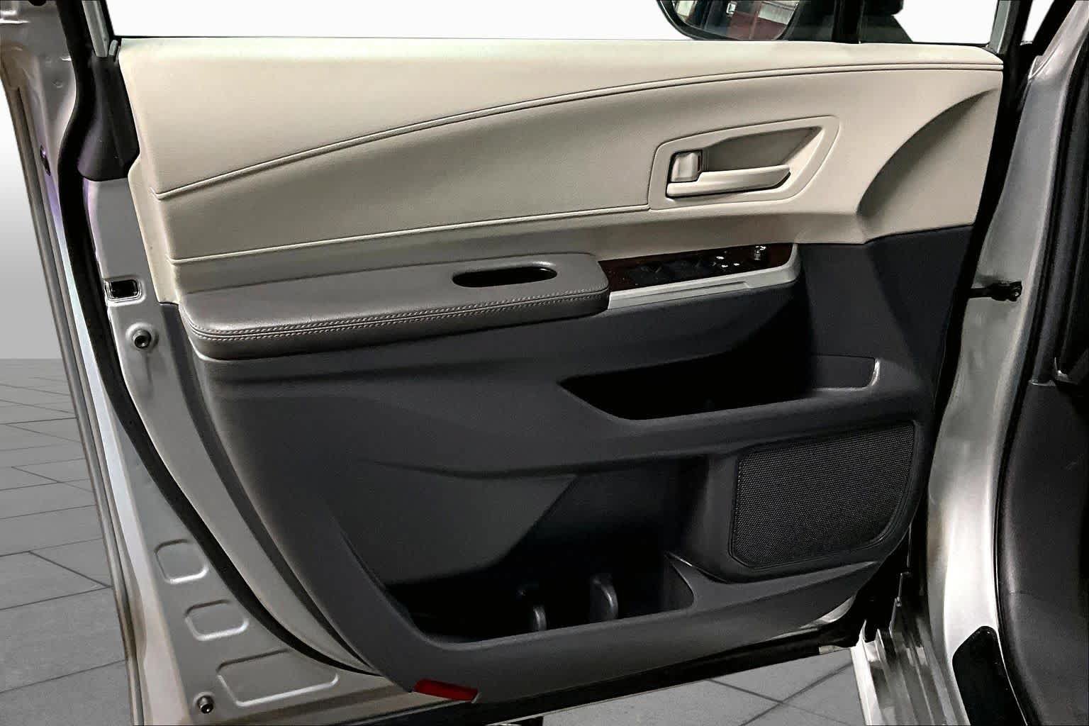 Certified 2024 Toyota Sienna LE FWD image 20