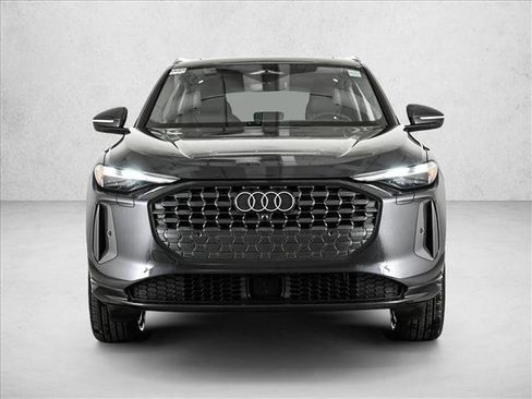 Used 2025 Audi Q5 Premium w/ Convenience Package image 2