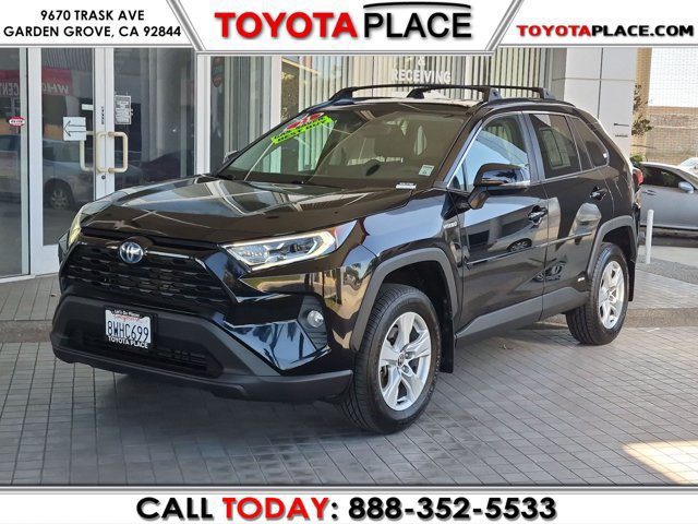 Used 2021 Toyota RAV4 XLE AWD/4WD image 1