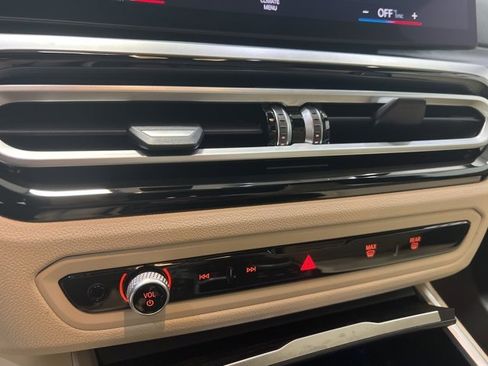 Used 2023 BMW 330i xDrive 330i xDrive w/ Driving Assistance Package image 29