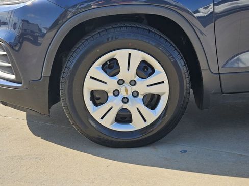 Used 2018 Chevrolet Trax LS FWD image 15