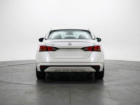 Used 2025 Nissan Altima 2.5 SV FWD image 7