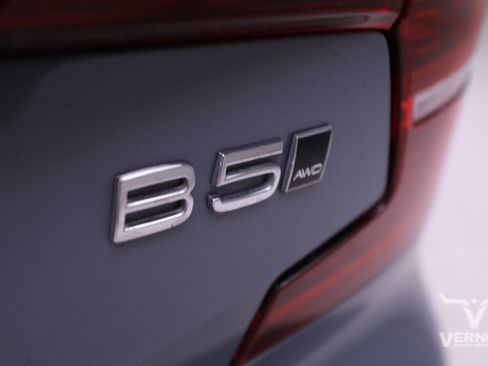 Used 2022 Volvo S60 B5 Momentum image 11