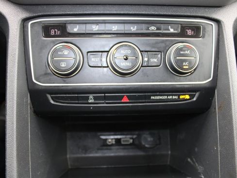 Used 2019 Volkswagen Atlas SE w/ Towing Package image 17