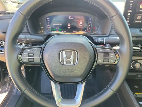 Used 2023 Honda Accord Touring image 17