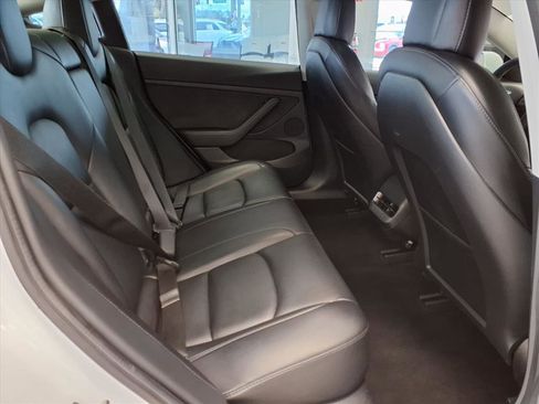 Used 2021 Tesla Model 3 Standard Range Plus image 14