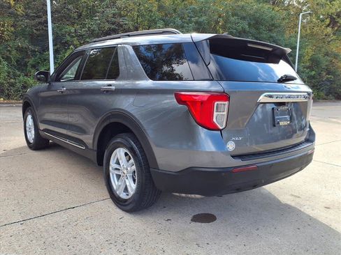 Used 2022 Ford Explorer XLT image 5