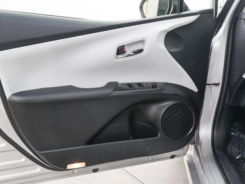 Used 2021 Toyota Prius LE FWD image 18