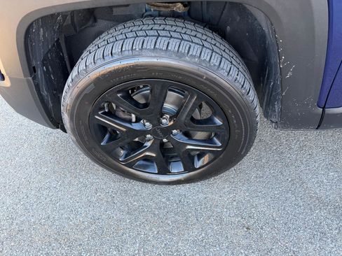 Used 2018 Jeep Renegade Altitude image 14