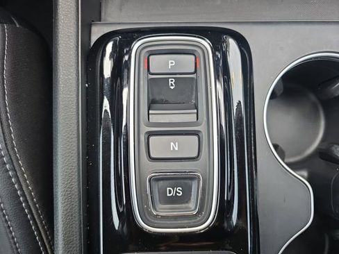 Used 2025 Honda Pilot Touring image 29