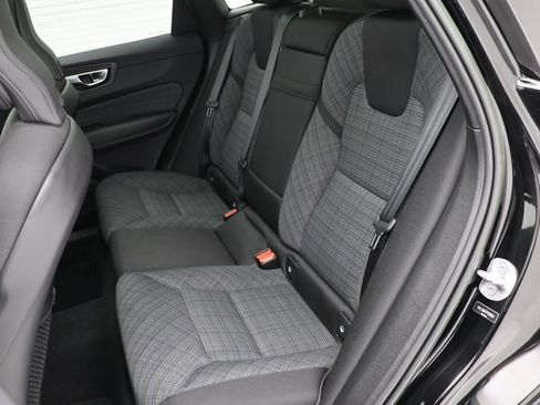 Used 2023 Volvo XC60 B5 Core image 11