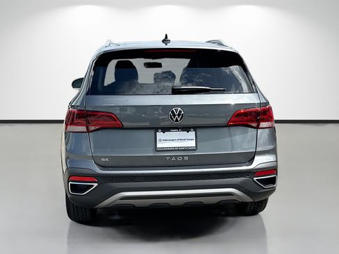 Used 2022 Volkswagen Taos SE FWD image 4