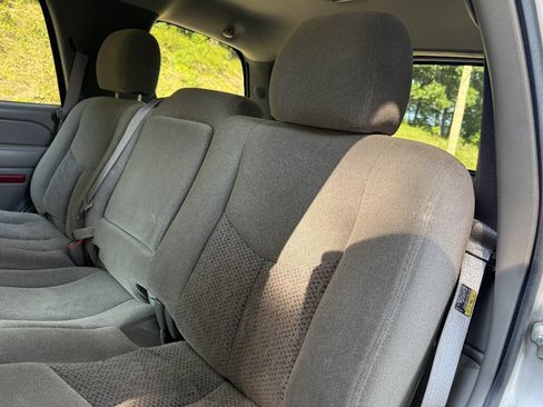 Used 2004 Chevrolet Tahoe LS w/ Preferred Equipment Group AWD/4WD image 15