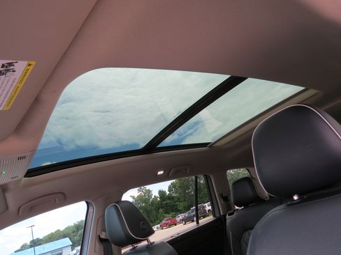 Used 2024 Volkswagen Atlas SEL Premium R-Line image 23