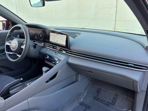 Used 2024 Hyundai Elantra SEL FWD image 13