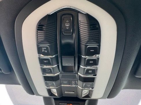Used 2024 Porsche Macan Turbo AWD/4WD image 39