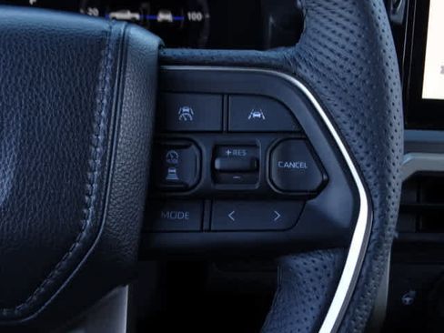 Used 2025 Toyota Tacoma TRD Sport image 36