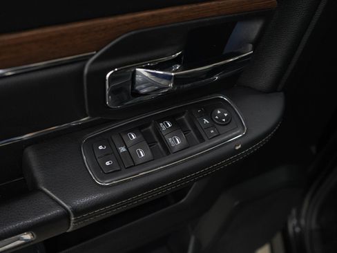 Used 2017 RAM 1500 Laramie AWD/4WD image 18