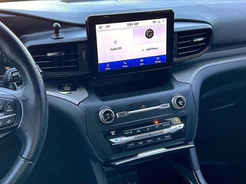 Used 2020 Ford Explorer XLT image 9