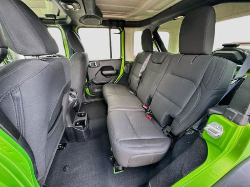 Used 2018 Jeep Wrangler Unlimited Sport S AWD/4WD image 12