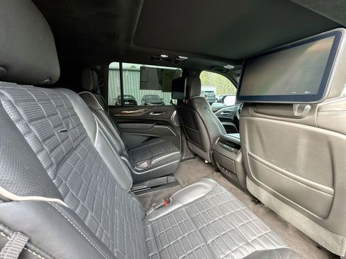 Used 2023 Cadillac Escalade ESV Premium Luxury Platinum image 29