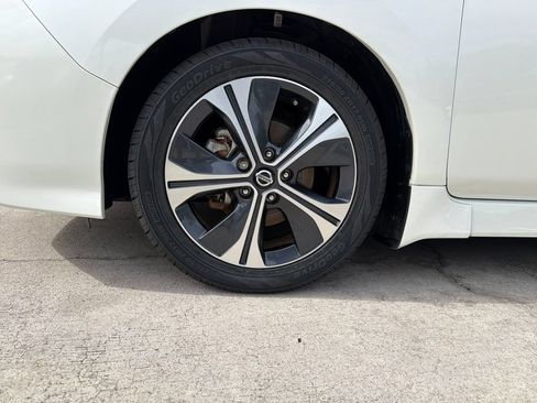 Used 2022 Nissan Leaf SV FWD image 13