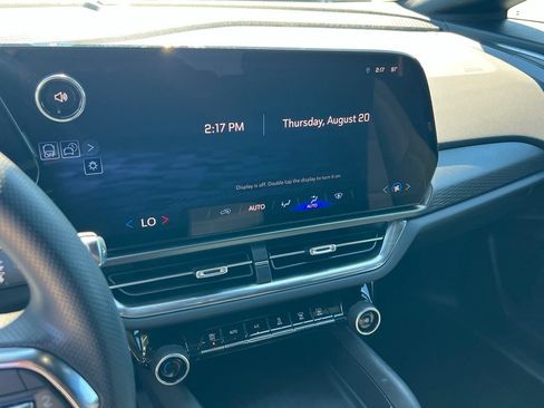 Used 2026 Chevrolet Equinox EV LT FWD image 17