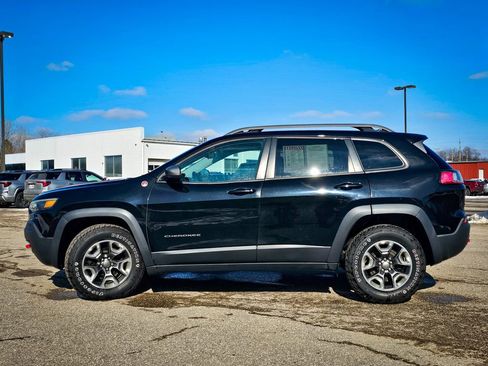 Used 2019 Jeep Cherokee Trailhawk w/ Cold Weather Group image 6