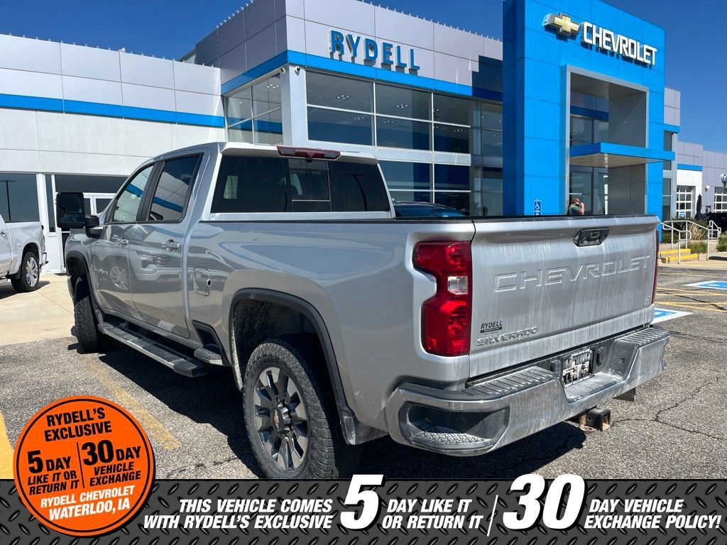Used 2022 Chevrolet Silverado 2500 LT w/ Convenience Package AWD/4WD image 3