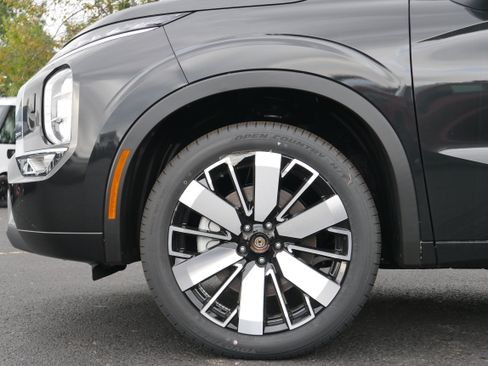 Used 2025 Mitsubishi Outlander AWD image 11