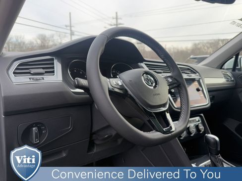 Used 2021 Volkswagen Tiguan SE w/ Panoramic Sunroof Package image 17